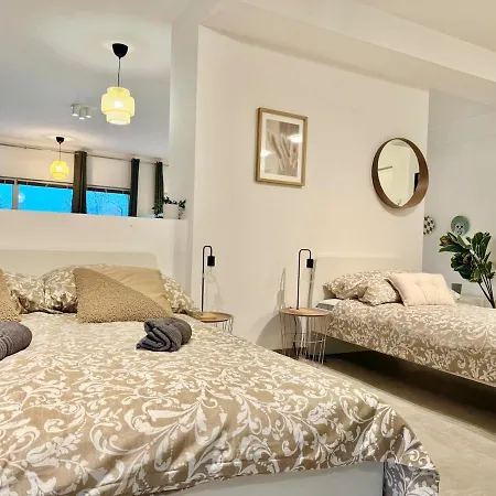 Spacious Modern With Patio *