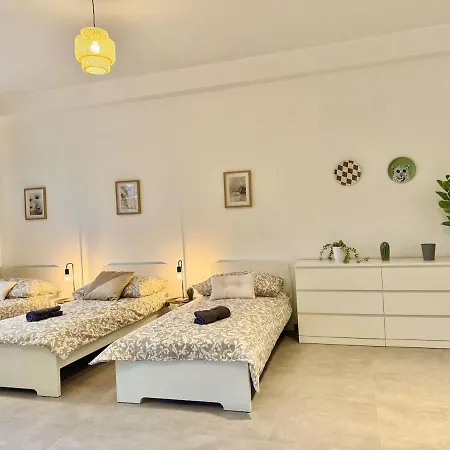 Spacious Modern With Patio Apartment
