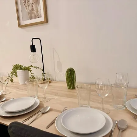Spacious Modern With Patio Apartment Wiener Neudorf