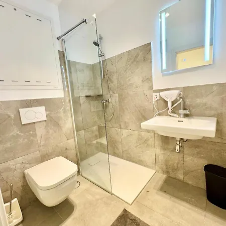 Spacious Modern With Patio * Wiener Neudorf
