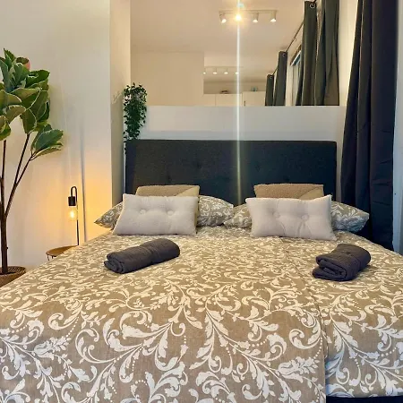 Apartment Spacious Modern With Patio